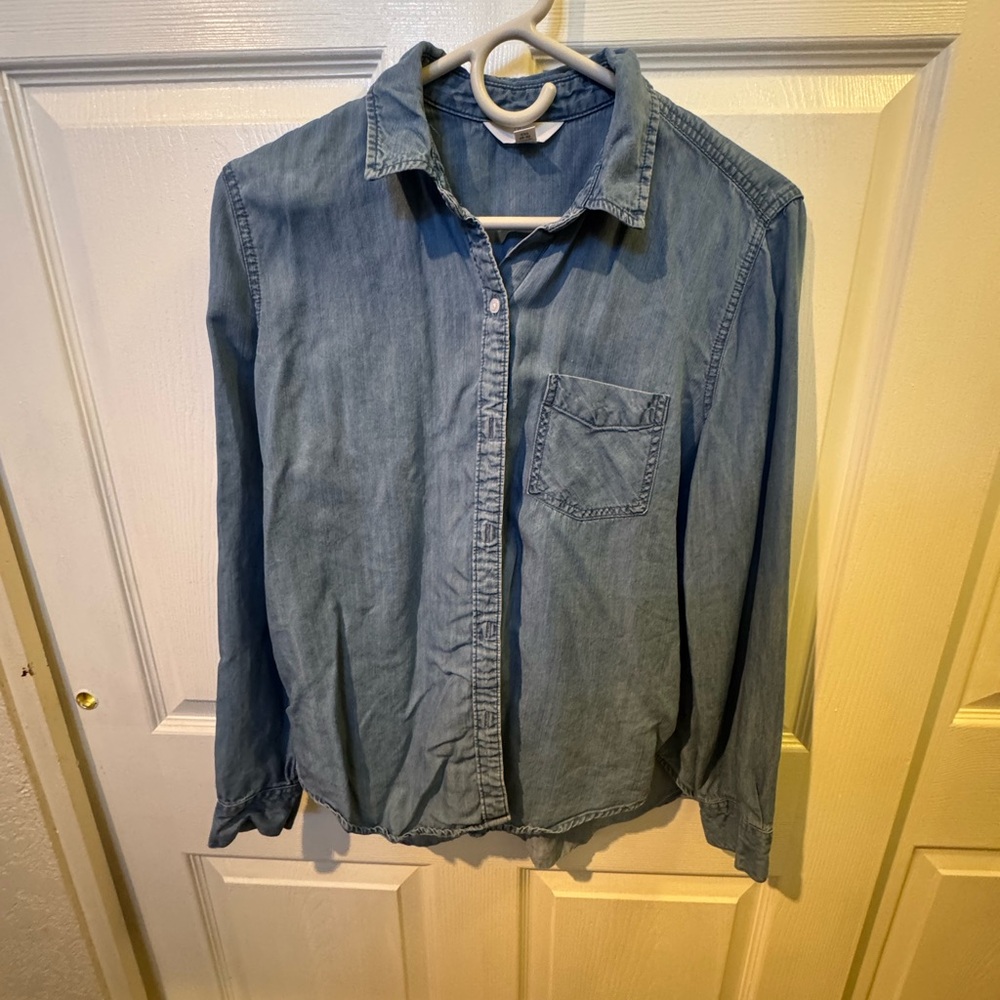 Time and Tru Light Blue Casual Button Down Shirt